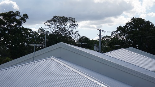Several roofs with antennas on them
