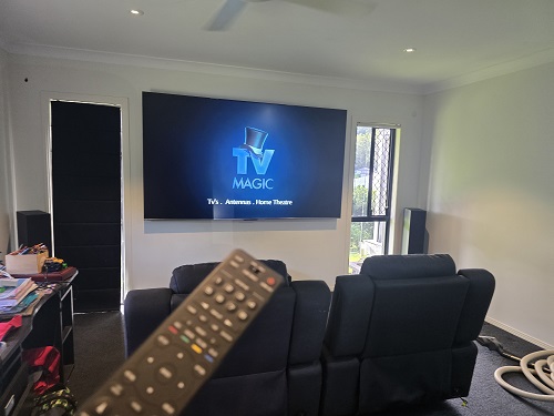 TV installation by technician - Alex
