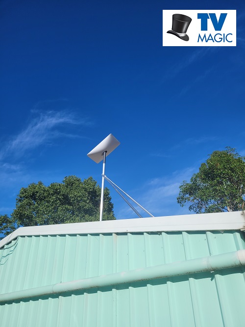 Starlink installation on an extended mast. Logo in top right corner